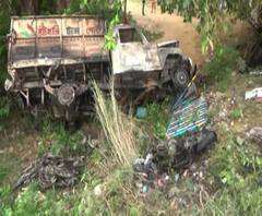 পথ দুর্ঘটনায় ২ বাইক আরোহীর মৃত্যু ঘিরে রণক্ষেত্র আসানসোল, জ্বালিয়ে দেওয়া হল পুলিশের গাড়ি, ফাঁড়িতেও ভাঙচুর