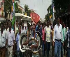 মুখ্যমন্ত্রীর নিষেধ অমান্য করে বীরভূমের ইলামবাজারে তৃণমূলের বিজয় মিছিল, বিজেপি ব্লক সভাপতিকে হুমকি