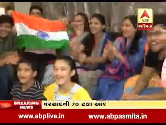 સુરતમાં ભારત-પાકિસ્તાનની મેચ જોવા ક્રિકેટ ફેન્સે લગાવી LED સ્ક્રીન, જુઓ વીડિયો 