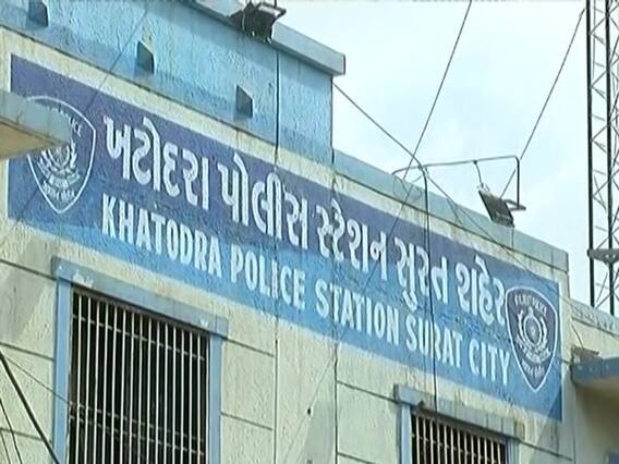 સુરતઃ યુવકને ગેરકાયદે કસ્ટડીમાં રાખી માર મારતાં ખસેડાયો હોસ્પિટલ, પછી શું થયું? જુઓ વીડિયો