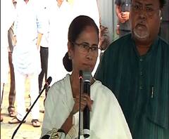 কারও ওপর কোনও কিছু চাপিয়ে দেওয়া উচিত নয়, অগ্রাধিকার দেওয়া উচিত আঞ্চলিক ভাষাকে, বললেন মমতা বন্দ্যোপাধ্যায়