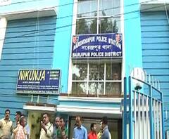 তৃণমূলের হাতে কর্মীদের মারধরের অভিযোগে নরেন্দ্রপুর থানার সামনে বিজেপির বিক্ষোভ