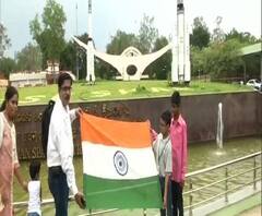 আজ দুপুর ২টো ৪৩ মিনিটে চাঁদের দক্ষিণ মেরুর উদ্দেশ্যে পাড়ি দেবে চন্দ্রযান-২, অপেক্ষার প্রহর গুনছে গোটা দেশ