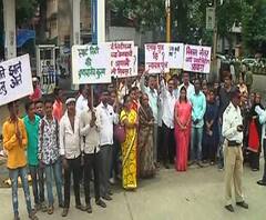 Nashik | नाशिकमध्ये रोडच्या कामाचा कालावधी संपला तरीही काम अपूर्णच, 'स्मार्ट' विरुद्ध कॉंग्रेसचं आंदोलन | ABP Majha 