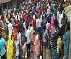 মুর্শিদাবাদে প্রৌঢ়কে ধারাল অস্ত্র দিয়ে ‘কোপ ভাইপোর’, মৃতদেহ নিয়ে পথ অবরোধ