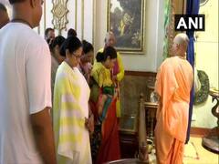 પશ્ચિમ બંગાળના CM મમતા-MP નૂસરત જહાંએ પુરીમાં ભગવાન જગન્નાથની કરી પૂજા, જુઓ વીડિયો