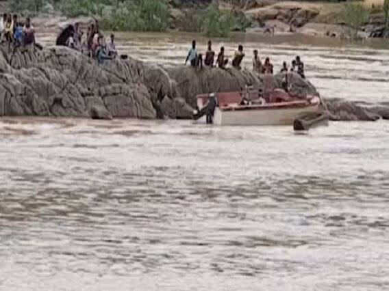 दंतेवाड़ा की नदी में बीच मझधार में फंसी 21 गांववालों की जान, रेस्क्यू ऑपरेशन चला बचाया गया | पंचनामा 