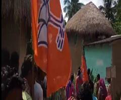 কাটমানি ফেরতের দাবিতে নানুরে তৃণমূলের বুথ সভাপতির বাড়ি ঘেরাও, জয় শ্রীরাম ধ্বনি বিজেপির