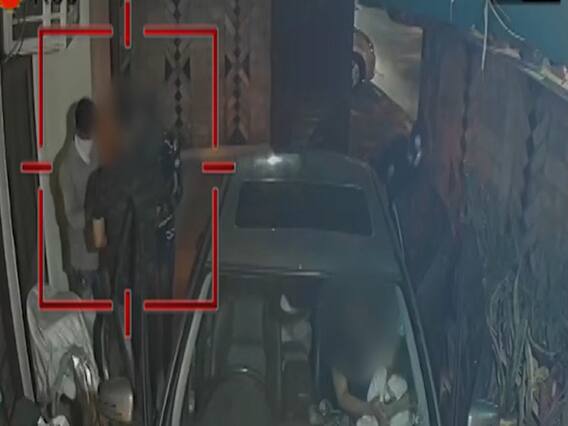 Delhi businessman looted inside his own home | Aisa Bhi Hota Hai