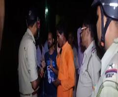 কাটোয়ায় হাঁস-মুরগি পালন প্রকল্পের মুরগি দলীয় কর্মীদের মধ্যে বিলির অভিযোগ তৃণমূল প্রধানের বিরুদ্ধে, বিজেপির বিক্ষোভ