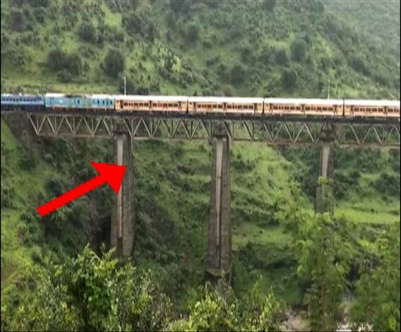 Kasara Ghat | कसारा घाटात डबा घसरल्याने मुंबईहून इगतपुरीकडे जाणारा रेल्वेमार्ग पूर्णपणे बंद | ABP Majha 