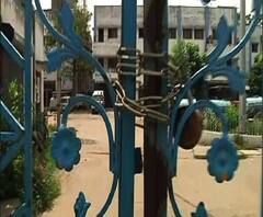 Reporter Stories: ভাটপাড়ায় পুর-হাসপাতালের প্রধান ফটকে তালা, দেখা রেই রোগীর