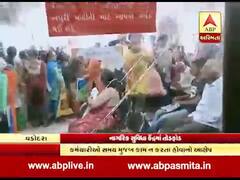 વડોદરાઃ લોકોએ નાગરિક સુવિધા કેન્દ્રમાં કેમ કરી તોડફોડ? જુઓ વીડિયો