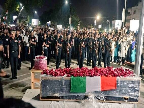 વડોદરાના શહીદને સલામઃ શહીદ આરીફની આજે થશે દફનવિધિ, જુઓ વીડિયો