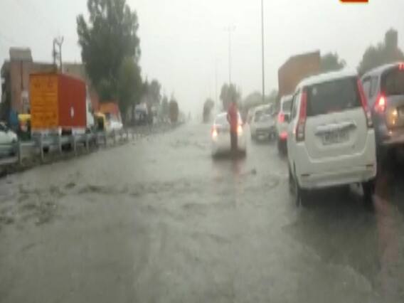 Gurugram gets drown in rain, water enters a mall| Meghdoot Aaya