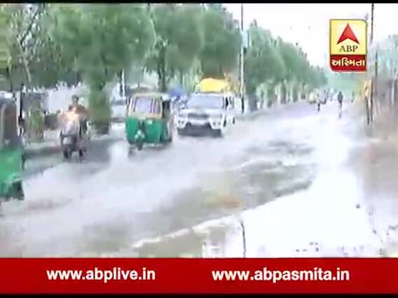 વડોદરામાં મોડી રાતે વરસાદ પછી રસ્તા પર ભરાયા પાણી, જુઓ વીડિયો