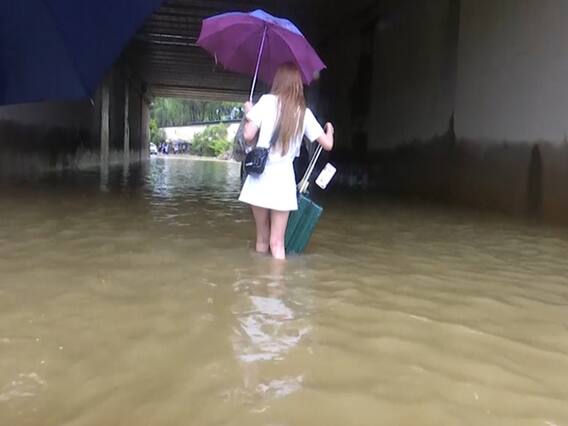 ચીનમાં પૂરઃ નદીઓના પાણી ગામોમાં ઘૂસી ગયા, બચાવદળે કેવી રીતે લોકોનું કર્યું રેસ્ક્યુ?