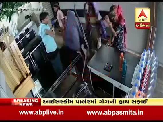 રાજકોટ: યાજ્ઞિક રોડ પર આવેલી દુકાનમાંથી મહિલા ગેંગે કરી 20 હજારની ચોરી, ઘટના CCTVમાં કેદ 
