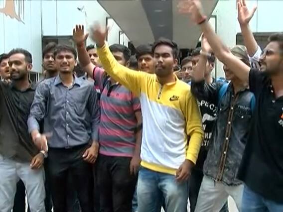 વડોદરાઃ મેડિકલ કોલેજના પ્રોફેસર વિદ્યાર્થિનીઓને પૂછતાં હતા અશોભનીય પ્રશ્નો, થયો હોબાળો