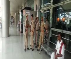 শোনভদ্রে যাওয়ার পথে তৃণমূলের প্রতিনিধি দলকে বারাণসী বিমানবন্দরে বাধা পুলিশের