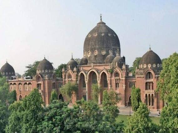 એમએસ યુનિવર્સિટી વિવાદઃ કૉમર્સ ફેકલ્ટીના વિદ્યાર્થીઓને ક્લાસમાં ના બેસવા દેવાતા શિક્ષકો અને વિદ્યાર્થીઓ વચ્ચે બબાલ, જુઓ વીડિયો 