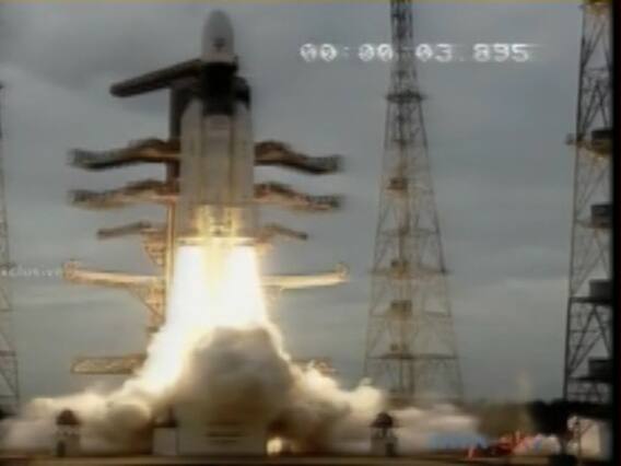 चंद्रयान-2: ISRO की कामयाबी पर बीजेपी-कांग्रेस में मची श्रेय लेने की होड़, देखें पूरा मामला