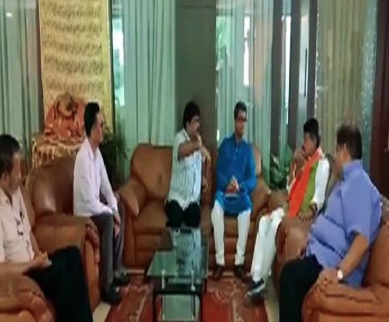 ময়দানে রাজনীতি: মোহনবাগান ক্লাবের সামনে মুখ্যমন্ত্রীর ছবি সহ ব্যানার, মুখ খুললেন লক্ষ্মীরতন, কটাক্ষ বিজেপির