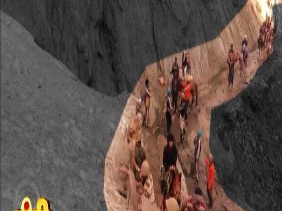 अमरनाथ यात्रियों को पहाड़ से गिरते पत्थरों से बचाने के लिए ढाल बने ITBP के जवान, देखिए