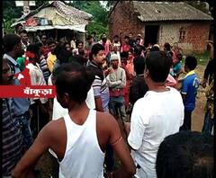 গৃহনির্মাণ প্রকল্পে কাটমানি নেওয়ার অভিযোগ, বাঁকুড়ায় তৃণমূল নেতার বাড়ির সামনে বিক্ষোভ গ্রামবাসীদের