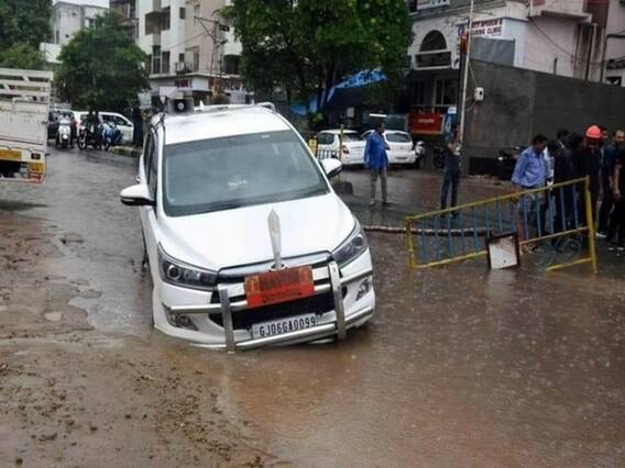 વડોદરાઃ ચોમાસું શરૂ થવા છતાં પણ પ્રિમોન્શૂન કામગીરી પૂર્ણ નથી થઇ, જુઓ વીડિયો