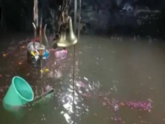 Meghdoot Aaya: Rain water enters Shiva temple in Mumbai's Kalyan