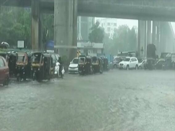 देरी से आए मानसून ने देशभर में मचाया हाहाकार, मुंबई में भारी बारिश ने खोली प्रशासन की पोल 
