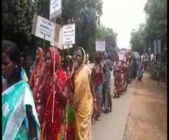 ভাদুতলায় কাটমানি ফেরতের দাবিতে তৃণমূলের অঞ্চল সভাপতির বাড়ির সামনে বিক্ষোভ