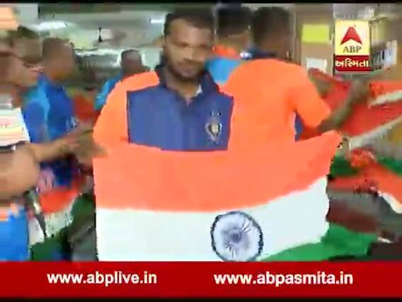 INDvsNZ : વડોદરાના ખાદીગ્રામ ઉદ્યોગોમાં રાષ્ટ્રધ્વજનું મોટા પ્રમાણમાં વેચાણ, જુઓ વીડિયો