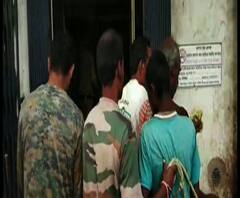 পাড়ুইয়ের হাটইকরা গ্রামে বোমাবাজি, বিজেপি নেতার বাড়িতে ভাঙচুরের চেষ্টার অভিযোগ, অস্বীকার তৃণমূলের