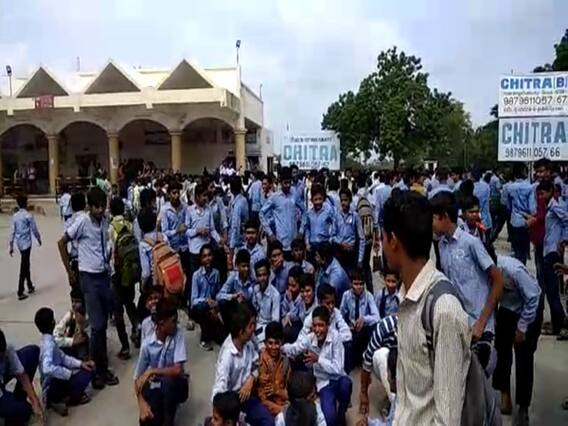 ભાવનગરના પાલીતાણા બસ સ્ટેન્ડમાં બસની અનિયમિતતાથી ગ્રામ્ય પંથકના વિદ્યાર્થીઓએ કર્યો હોબાળો, જુઓ વીડિયો