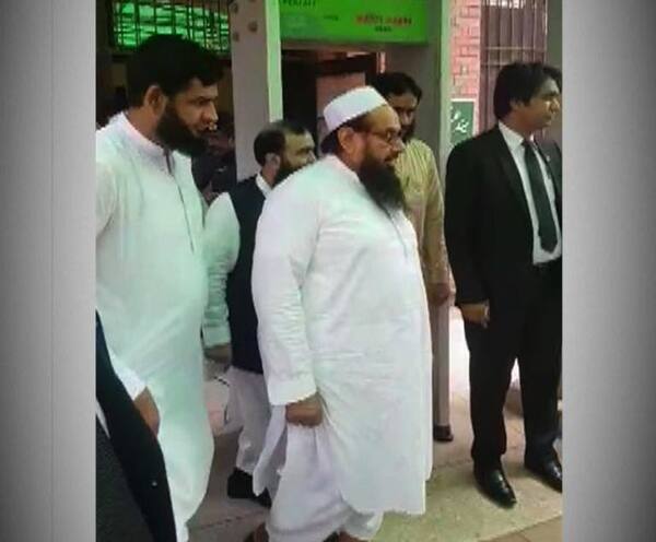 পাকিস্তানে গ্রেফতার ২৬/১১-র মাস্টারমাইন্ড হাফিজ সইদ JuD chief Hafiz Saeed arrested পাকিস্তানে গ্রেফতার ২৬/১১-র মাস্টারমাইন্ড হাফিজ সইদ