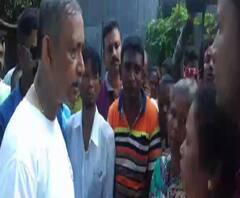 জনসংযোগ যাত্রায় গিয়ে প্রশ্নের মুখে মেজাজ হারালেন মন্ত্রী গৌতম দেব