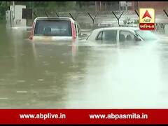 વડોદરા પૂરઃ 20 ઇંચ વરસાદ ખાબકતા અનેક કારો પાણીમાં ગરકાવ, જુઓ વીડિયો