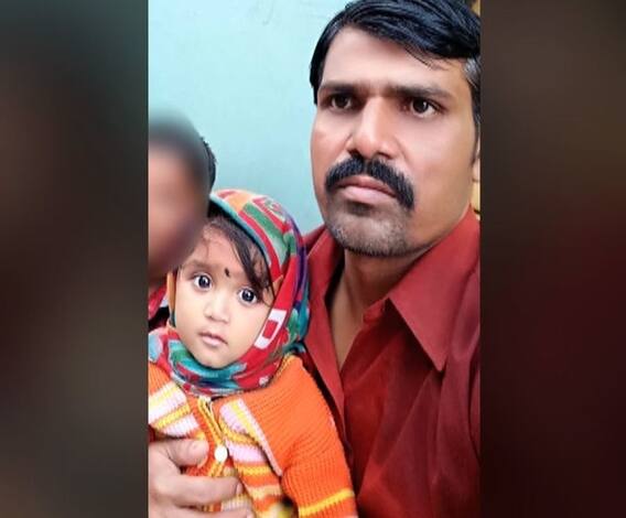 Nashik Baby Death | घरात पाण्याने भरलेल्या बादलीत पडून चिमुकल्याचा मृत्यू | नाशिक | ABP Majha 