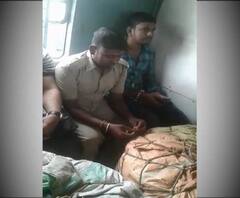 সুপ্রিম কোর্টের নির্দেশ অগ্রাহ্য করে হাতকড়া পরা অবস্থায় ছাত্র নেতাকে ট্রেনে করে আদালতে নিয়ে গেল পুলিশ