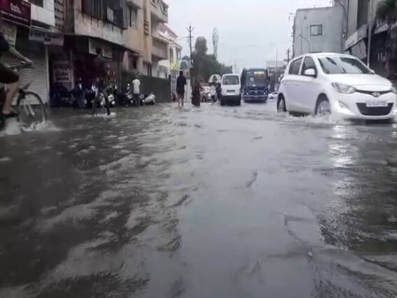 સુરતમાં ધોધમાર વરસાદઃ ઉધનાથી ડિંડોલી જવાના રસ્તા પર ભરાયા ઢીંચણ સુધીના પાણી, જુઓ વીડિયો