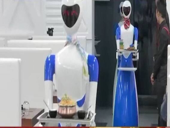 बेंगलुरु का हाईटेक रेस्तरां, जहां रोबोट करते हैं खाना सर्व, देखिए