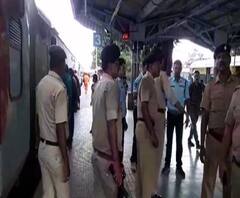 Reporter Stories: স্বাধীনতা দিবসের প্রাক্কালে দুর্গাপুর স্টেশনে ধরা পড়ল বিশেষ পুলিশি নিরাপত্তা ব্যবস্থার ছবি