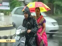 વડોદરામાં અવિરત મેઘમહેરઃ કામ-ધંધે જવાના સમયે વરસાદથી લોકોને કેવી પડી હાલાકી?