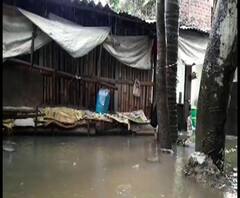 বেলদায় বৃষ্টিতে ধসে পড়ল বাড়ির দেওয়াল 