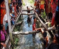Reporter Stories: ফলতায় খালের জলে ডুবে গেলেন বাবা, বাঁচাতে গিয়ে মৃত্যু ছেলেরও