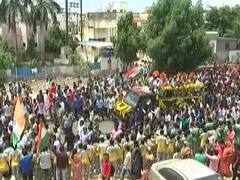 અસમમાં શહીદ થયેલા વડોદરાના જવાનની અંતિમયાત્રામાં મોટી સંખ્યામાં જોડાયા લોકો, જુઓ વીડિયો