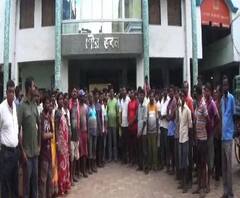 তৃণমূল কাউন্সিরের বিরুদ্ধে অভব্য আচরণের অভিযোগে অনির্দিষ্টকালের কর্মবিরতির ডাক নদিয়ার রানাঘাট পুরসভায় কর্মীদের