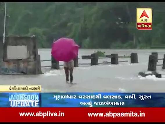 નવસારીની વેંગણિયા નદીમાં પૂરઃ બીલીમોરા-ગણદેવીને જોડતો પૂલ પાણીમાં ગરકાવ, 200 લોકો બન્યા સંપર્ક વિહોણા